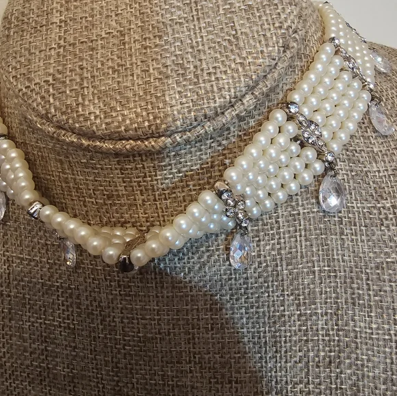 Beautiful Faux Pearl Choker with Two (2) Bracelets - Picture 4 of 4
